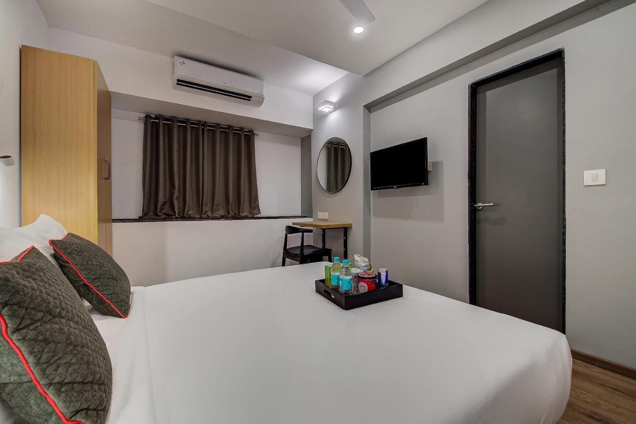 Hotel Unicontinental Bombay Extérieur photo