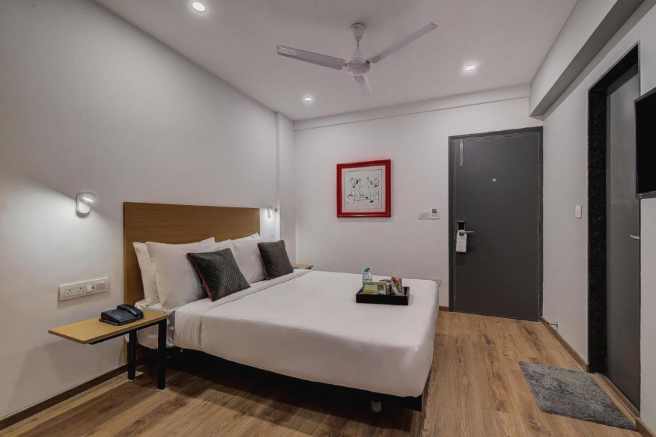 Hotel Unicontinental Bombay Extérieur photo